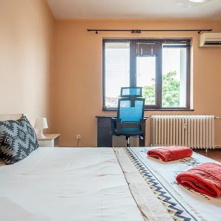 2bdr Retro Coziness