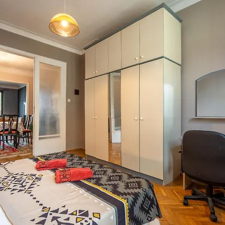 2bdr Retro Coziness *