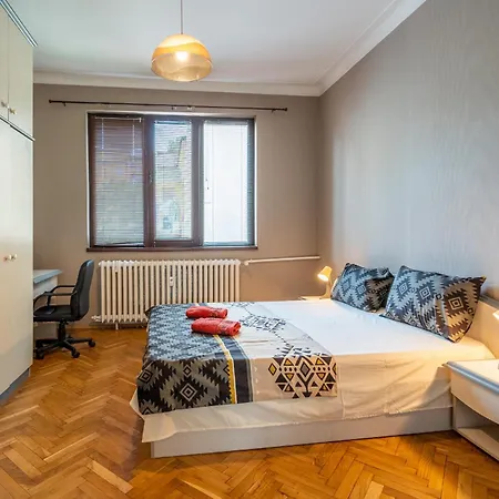 2bdr Retro Coziness