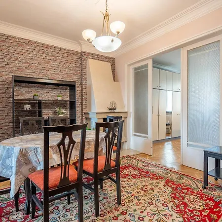 2bdr Retro Coziness *