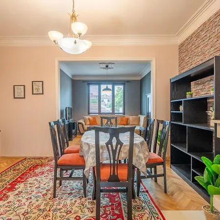 2bdr Retro Coziness Daire Sofya