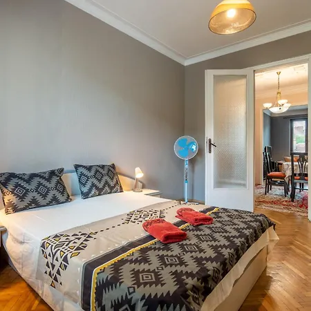 2bdr Retro Coziness Sofía