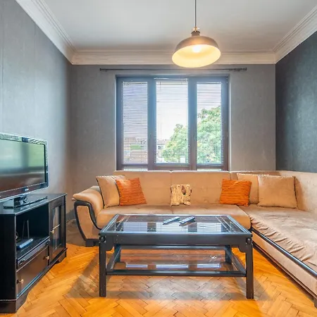 2bdr Retro Coziness * Sofía